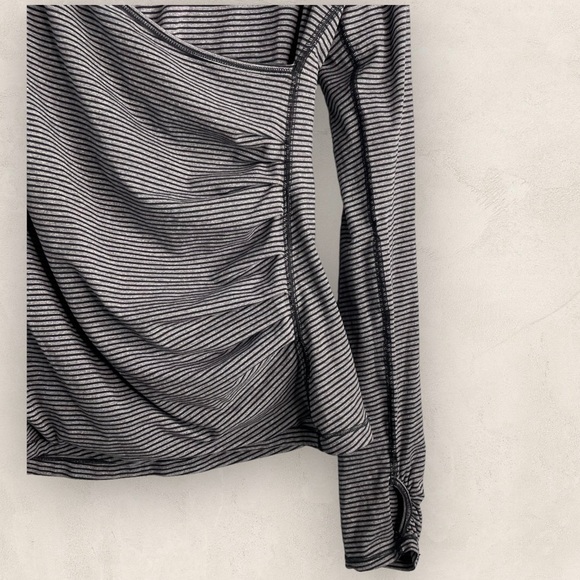 Lululemon Women’s Faux Wrap Athletic Top Size 4 0062 - Picture 2 of 6